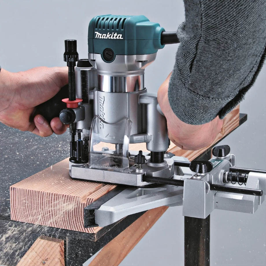 ПРОКАТ ФРЕЗЕРА MAKITA RT0700C в компании ГенПрокат