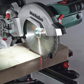 Прокат торцовочной пилы METABO KGS 305 M с протяжкой в компании ГенПрокат